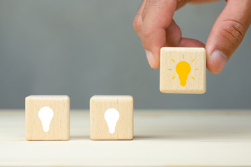 一匹野马标志是什么车